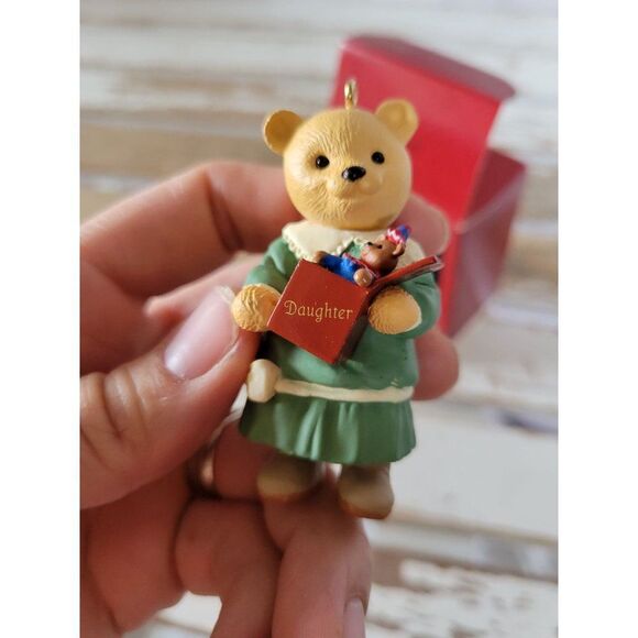 Hallmark daughter bear 1996 ornament Victorian Xmas tree - Picture 7 of 7